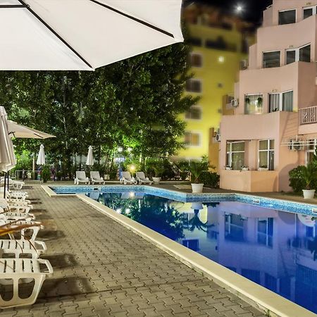 Vanilla Garden Apartments ซันนีบีช ภายนอก รูปภาพ