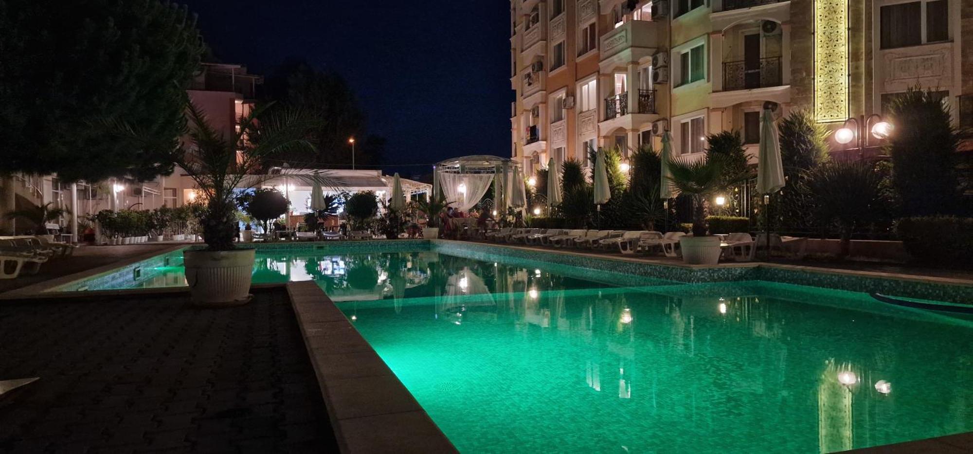 Vanilla Garden Apartments ซันนีบีช ภายนอก รูปภาพ
