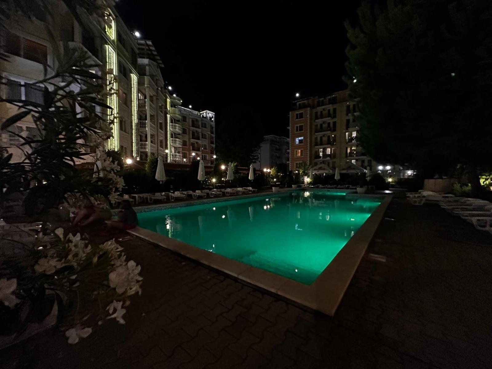 Vanilla Garden Apartments ซันนีบีช ภายนอก รูปภาพ