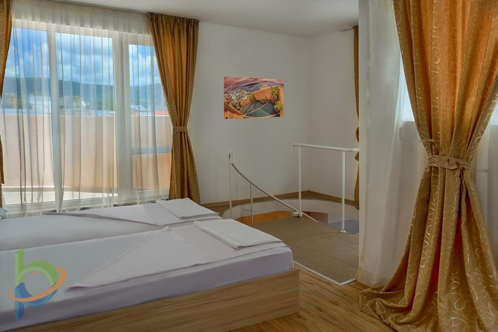 Vanilla Garden Apartments ซันนีบีช ภายนอก รูปภาพ