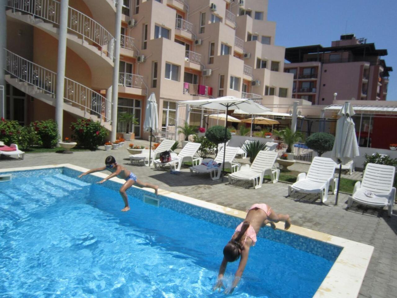 Vanilla Garden Apartments ซันนีบีช ภายนอก รูปภาพ