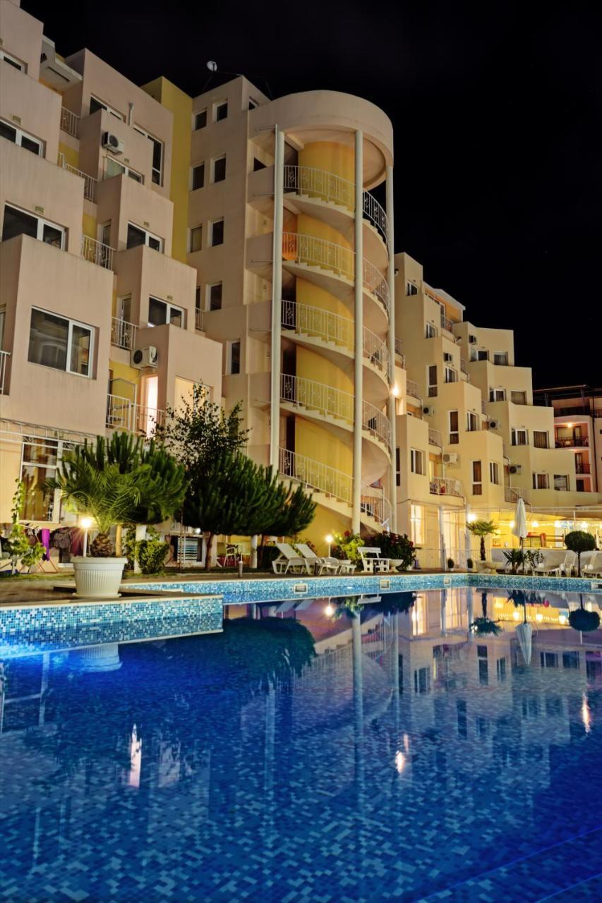 Vanilla Garden Apartments ซันนีบีช ภายนอก รูปภาพ