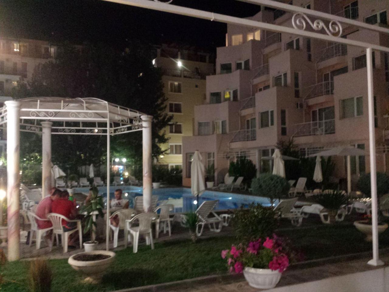 Vanilla Garden Apartments ซันนีบีช ภายนอก รูปภาพ