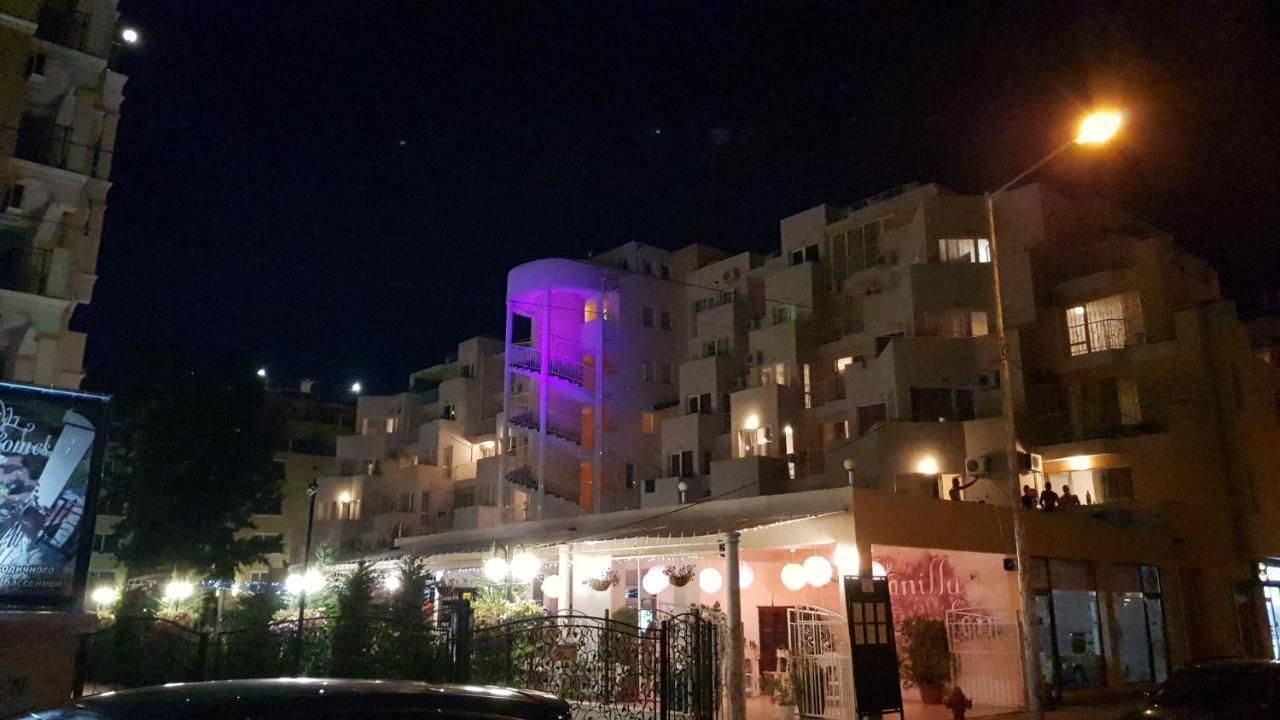 Vanilla Garden Apartments ซันนีบีช ภายนอก รูปภาพ
