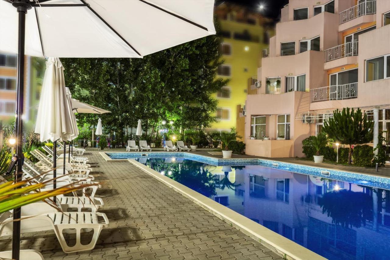 Vanilla Garden Apartments ซันนีบีช ภายนอก รูปภาพ