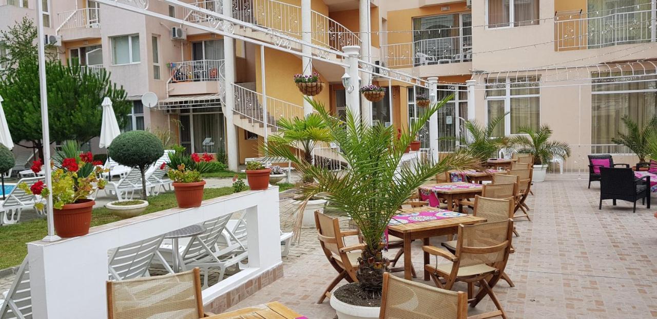 Vanilla Garden Apartments ซันนีบีช ภายนอก รูปภาพ