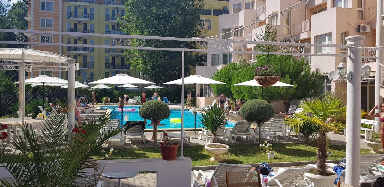 Vanilla Garden Apartments ซันนีบีช ภายนอก รูปภาพ