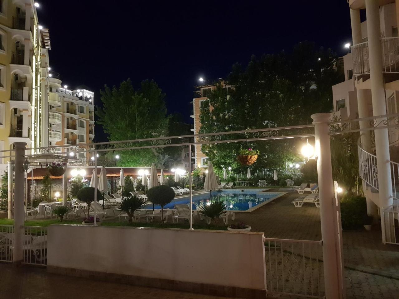 Vanilla Garden Apartments ซันนีบีช ภายนอก รูปภาพ