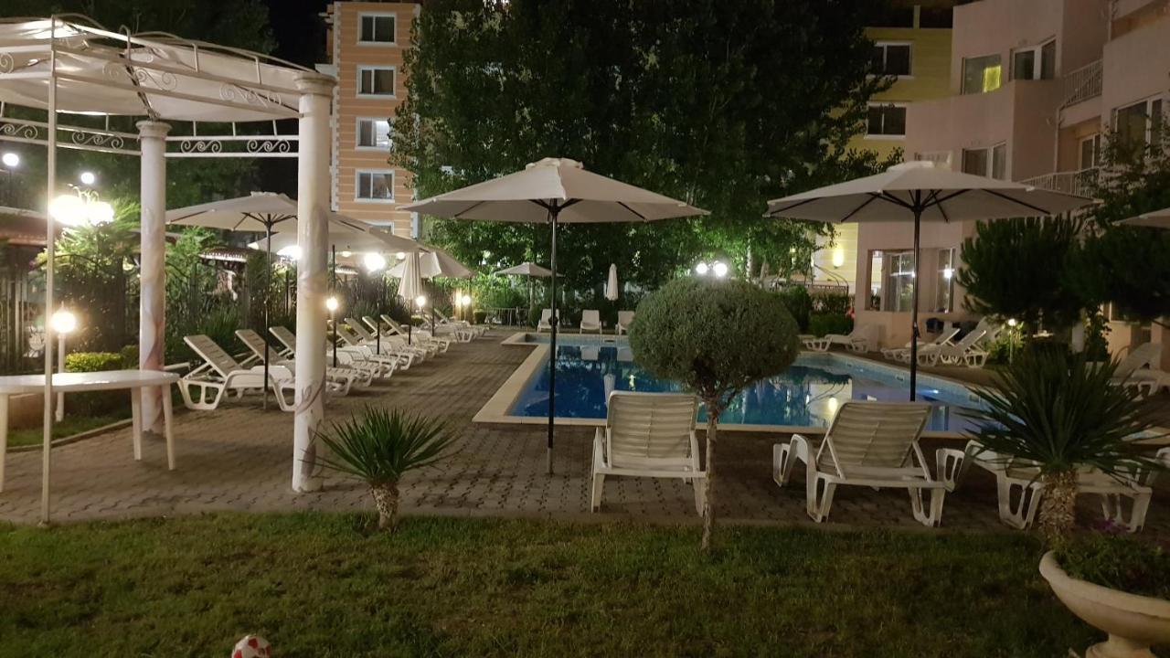 Vanilla Garden Apartments ซันนีบีช ภายนอก รูปภาพ