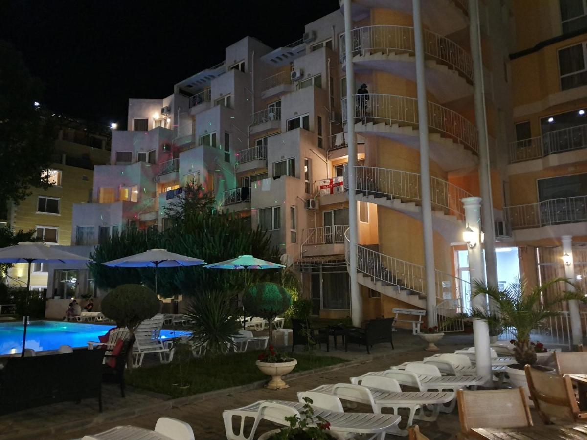 Vanilla Garden Apartments ซันนีบีช ภายนอก รูปภาพ